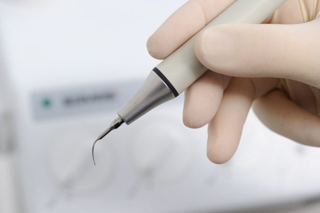 Ultraschallhandstück mit Spitze für professionelle Zahnreinigung