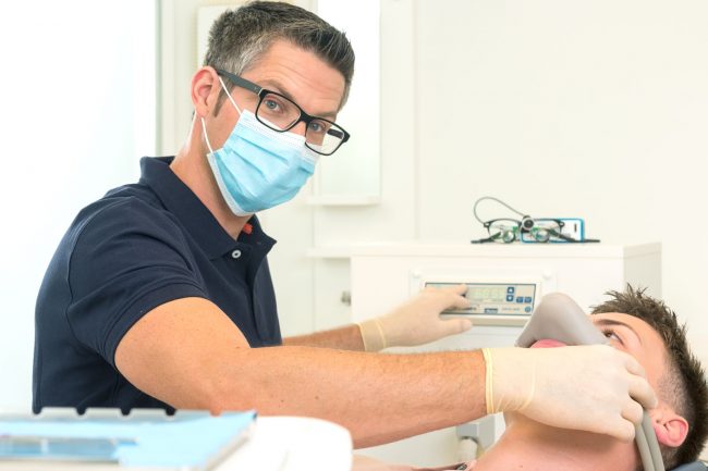 Dr. Johannes Thom Inhalations-Sedierung mit Lachgas